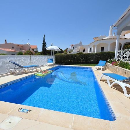 Well-Appointed Villa Is Situated In The Popular Resort Of Vilamoura クアルテイラ エクステリア 写真