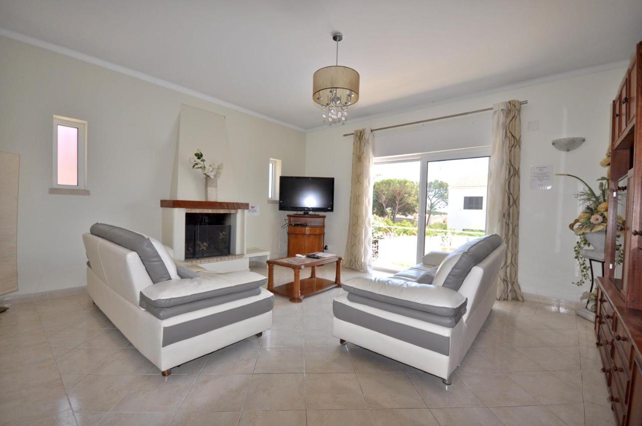 Well-Appointed Villa Is Situated In The Popular Resort Of Vilamoura クアルテイラ エクステリア 写真