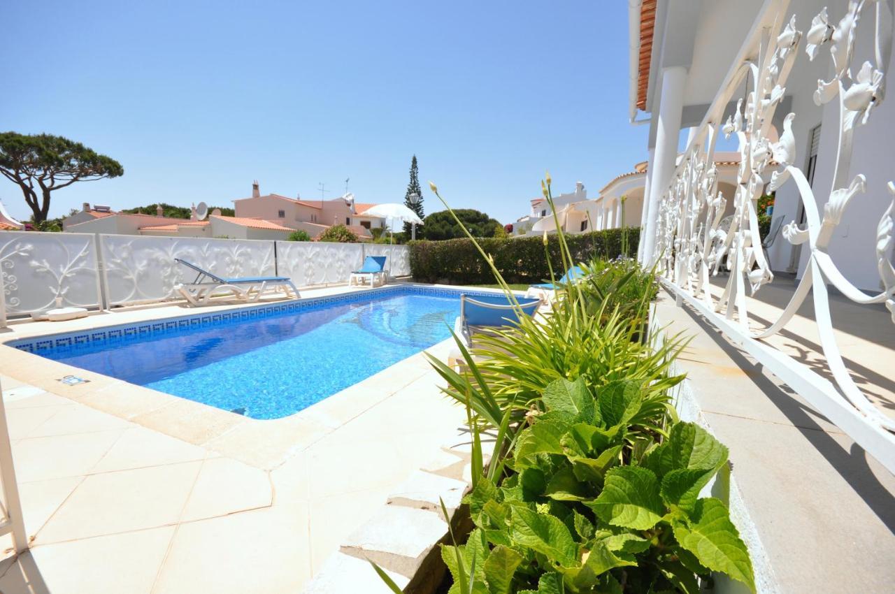 Well-Appointed Villa Is Situated In The Popular Resort Of Vilamoura クアルテイラ エクステリア 写真