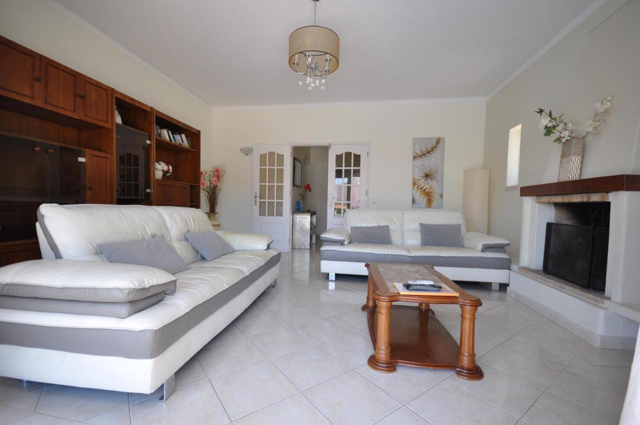 Well-Appointed Villa Is Situated In The Popular Resort Of Vilamoura クアルテイラ エクステリア 写真