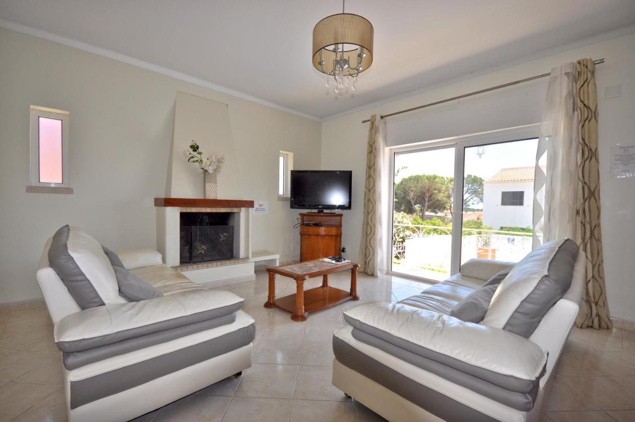 Well-Appointed Villa Is Situated In The Popular Resort Of Vilamoura クアルテイラ エクステリア 写真