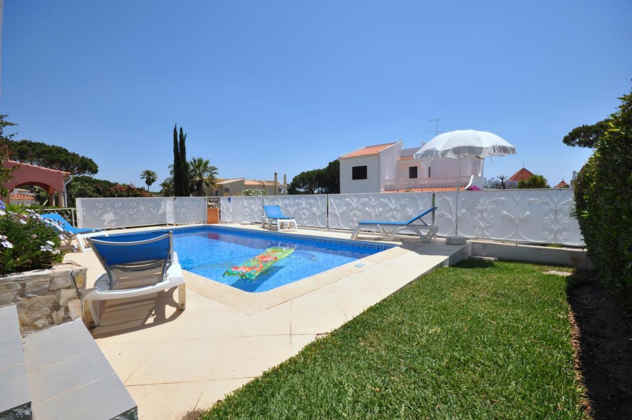 Well-Appointed Villa Is Situated In The Popular Resort Of Vilamoura クアルテイラ エクステリア 写真