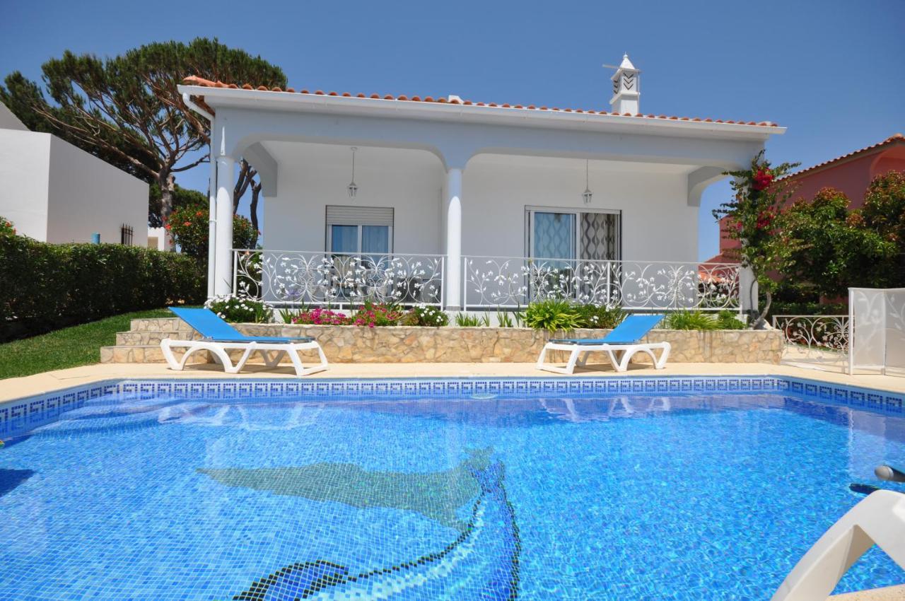 Well-Appointed Villa Is Situated In The Popular Resort Of Vilamoura クアルテイラ エクステリア 写真