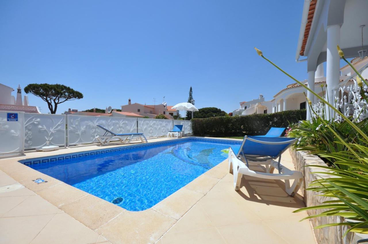 Well-Appointed Villa Is Situated In The Popular Resort Of Vilamoura クアルテイラ エクステリア 写真