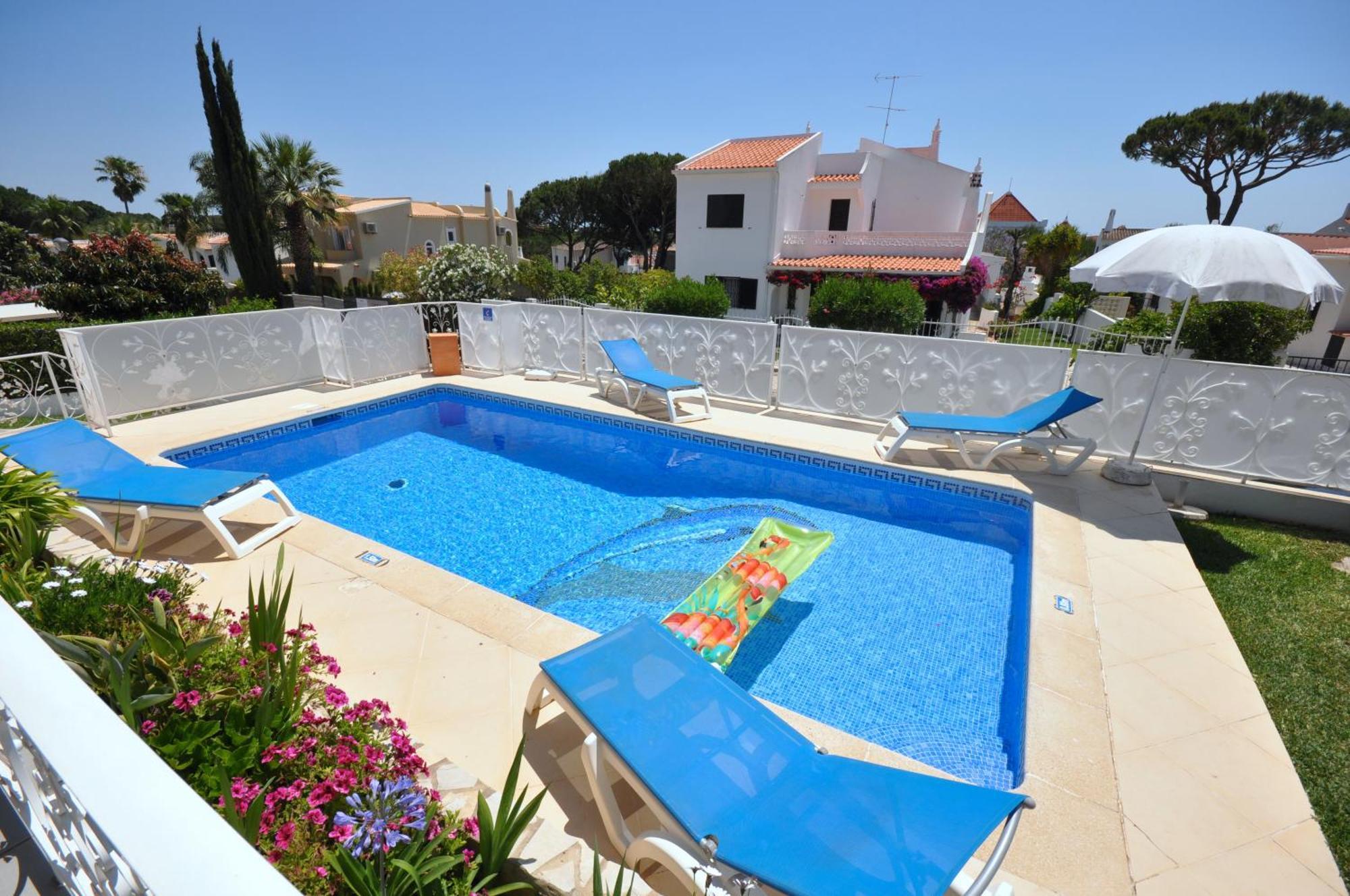 Well-Appointed Villa Is Situated In The Popular Resort Of Vilamoura クアルテイラ エクステリア 写真